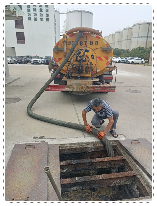 三角镇隔油池清掏