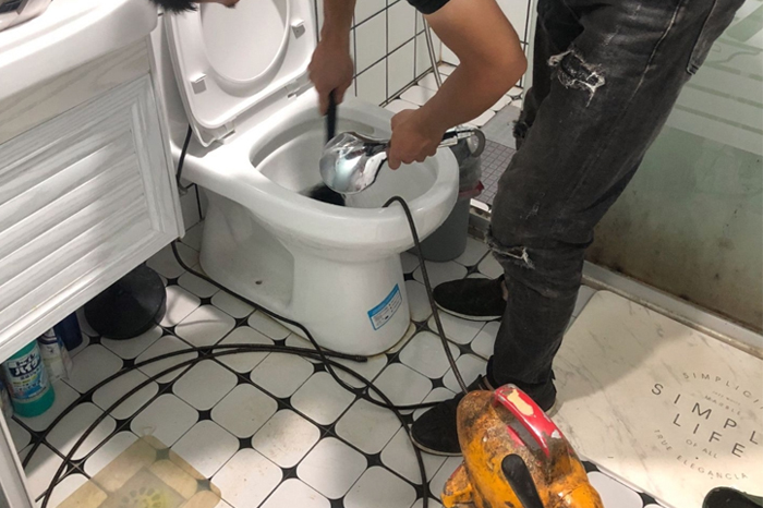 三角镇马桶堵塞自己疏通还是找师傅?专业上门服务让你省时更省心
