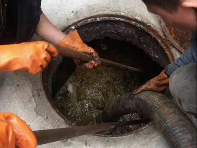 三角镇清理化粪池时如何避免沼气的危害?